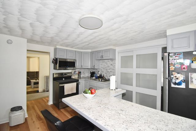 106 Suffolk St, Springfield, MA 01109