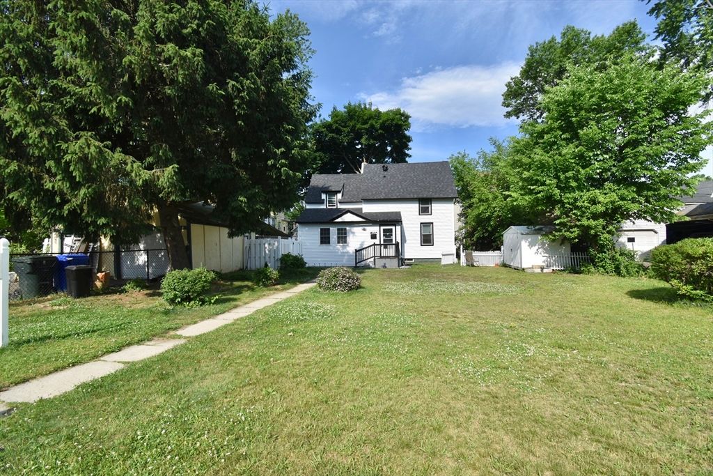 106 Suffolk St, Springfield, MA 01109