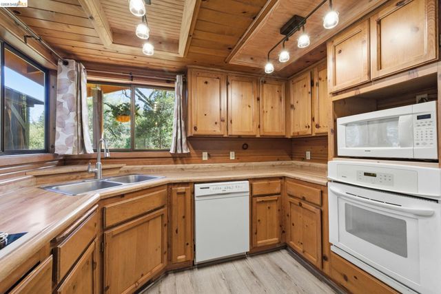 13133 Wells Fargo Dr, Groveland, CA 95321