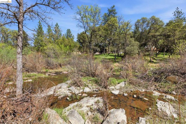 13133 Wells Fargo Dr, Groveland, CA 95321