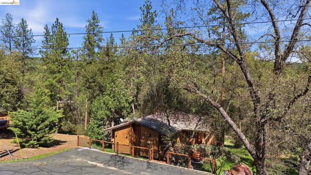 13133 Wells Fargo Dr, Groveland, CA 95321