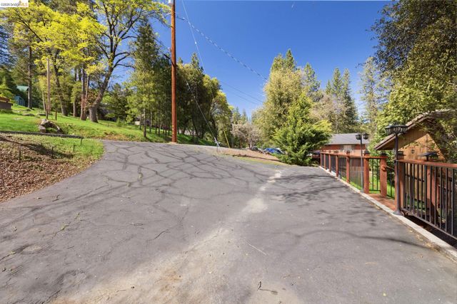 13133 Wells Fargo Dr, Groveland, CA 95321