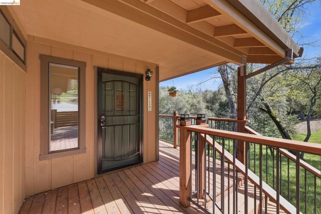 13133 Wells Fargo Dr, Groveland, CA 95321