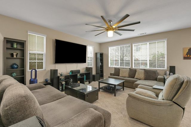 102 Pellegrino Ct, Lincoln, CA 95648