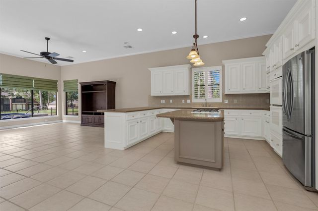 15 Grey Moss Lane, Montgomery, TX 77356