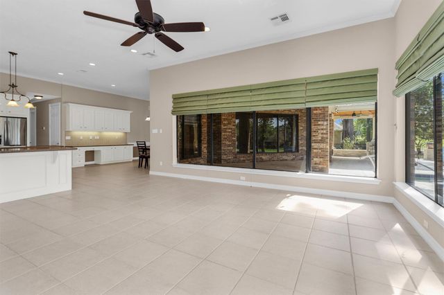 15 Grey Moss Lane, Montgomery, TX 77356