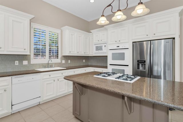 15 Grey Moss Lane, Montgomery, TX 77356