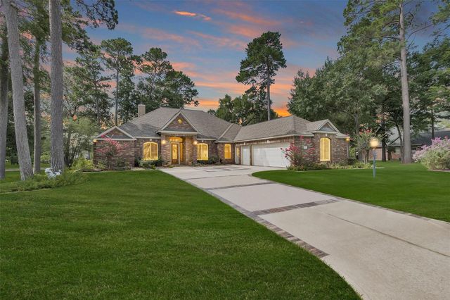 15 Grey Moss Lane, Montgomery, TX 77356