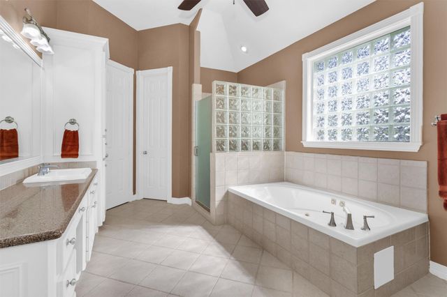 15 Grey Moss Lane, Montgomery, TX 77356