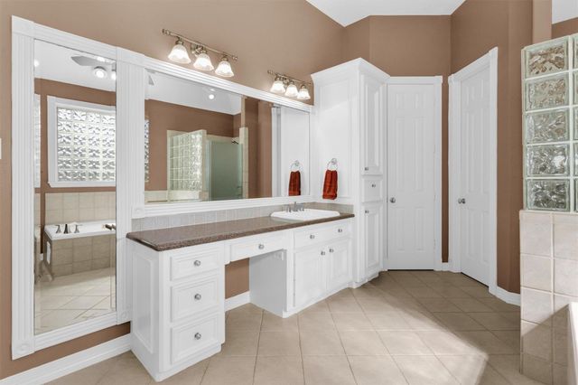 15 Grey Moss Lane, Montgomery, TX 77356