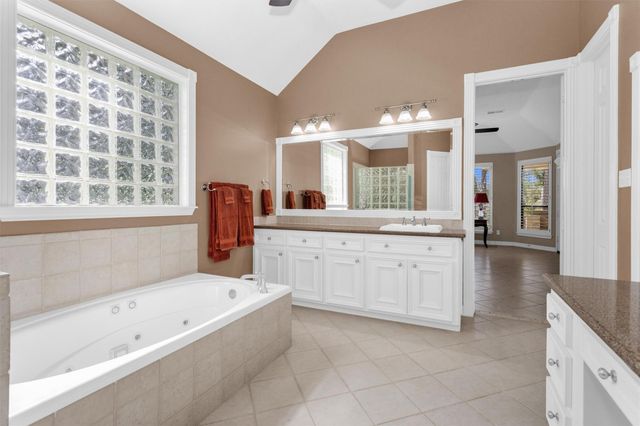 15 Grey Moss Lane, Montgomery, TX 77356