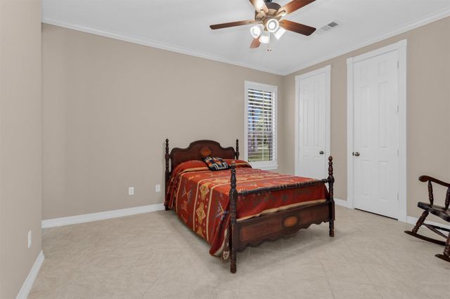 15 Grey Moss Lane, Montgomery, TX 77356