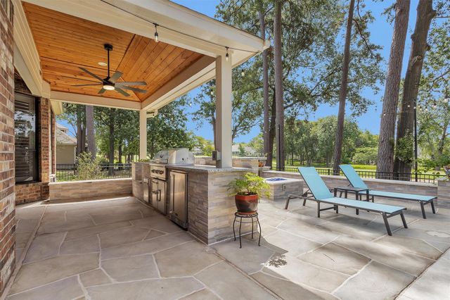 15 Grey Moss Lane, Montgomery, TX 77356