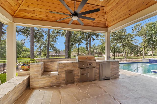 15 Grey Moss Lane, Montgomery, TX 77356