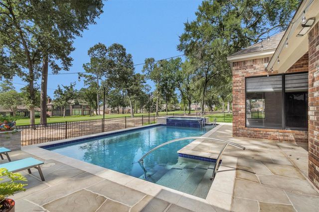 15 Grey Moss Lane, Montgomery, TX 77356