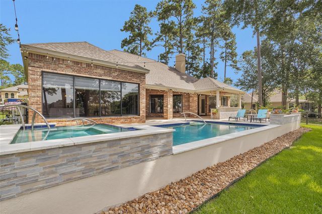 15 Grey Moss Lane, Montgomery, TX 77356