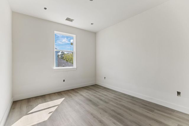 2025 Oak Forest Drive A-B, Houston, TX 77018
