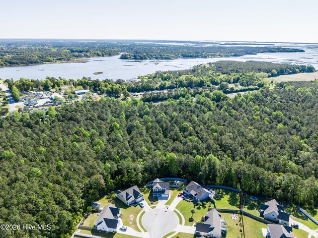 508 Diamond Ridge Court, Hubert, NC 28539