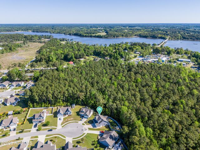 508 Diamond Ridge Court, Hubert, NC 28539