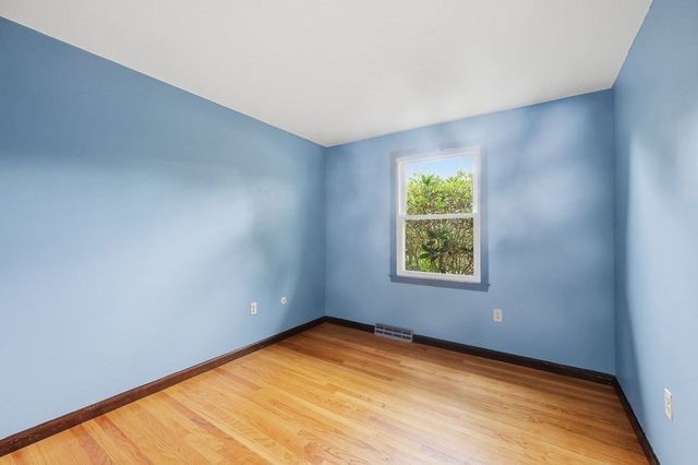 617 River Rd, Agawam, MA 01001