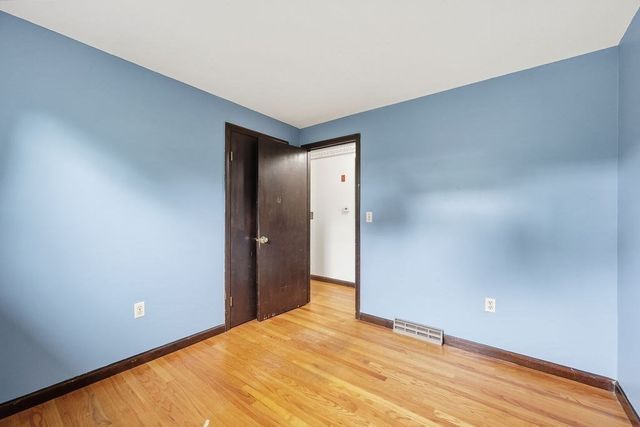 617 River Rd, Agawam, MA 01001