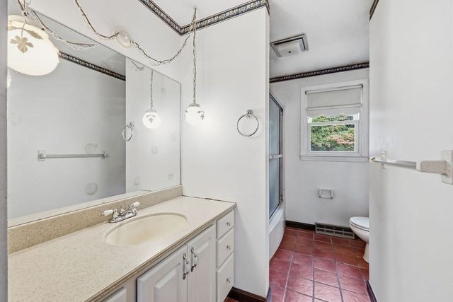 617 River Rd, Agawam, MA 01001
