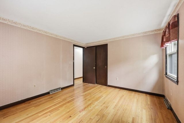 617 River Rd, Agawam, MA 01001