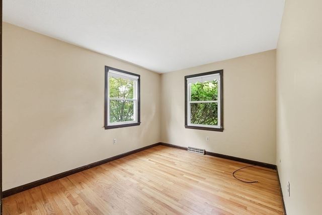 617 River Rd, Agawam, MA 01001
