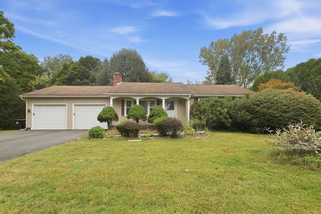 617 River Rd, Agawam, MA 01001