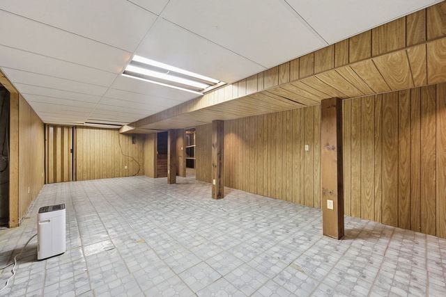 617 River Rd, Agawam, MA 01001