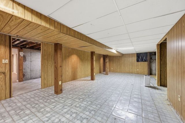 617 River Rd, Agawam, MA 01001
