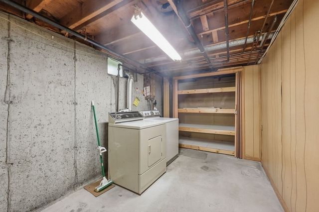 617 River Rd, Agawam, MA 01001