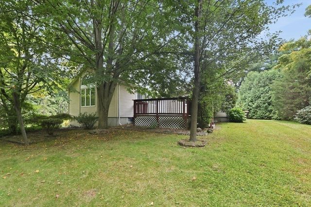 617 River Rd, Agawam, MA 01001