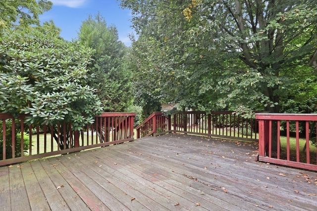 617 River Rd, Agawam, MA 01001