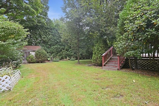617 River Rd, Agawam, MA 01001