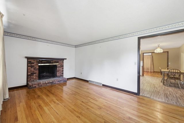 617 River Rd, Agawam, MA 01001