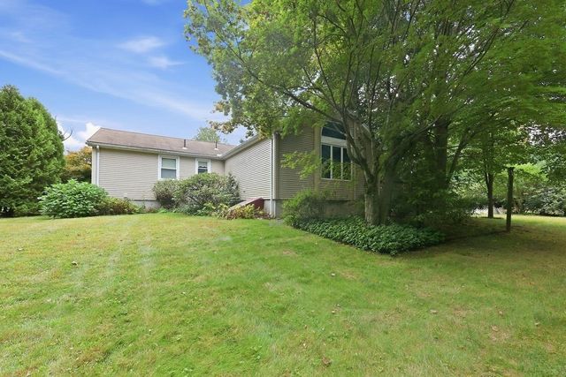 617 River Rd, Agawam, MA 01001