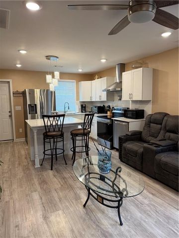 142 Hutton NW Place, Atlanta, GA 30318