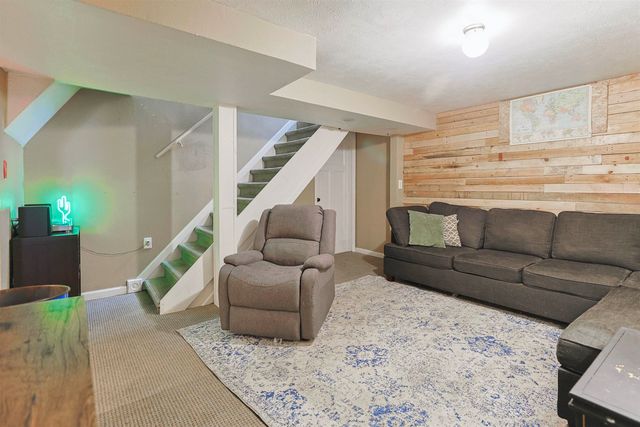 2101 S Dorothy Street, South Bend, IN 46613