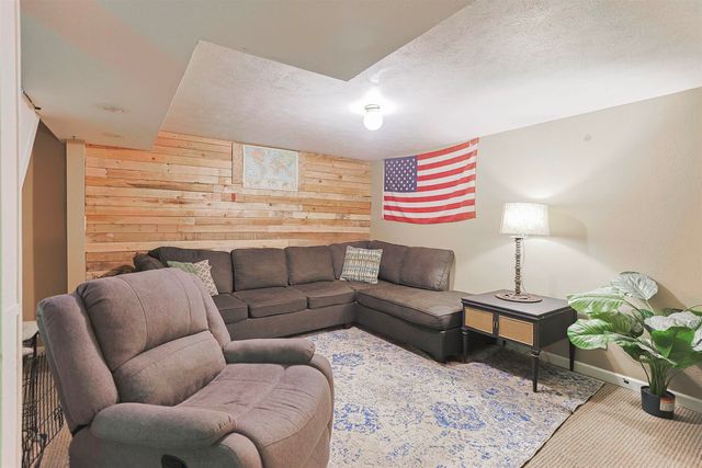2101 S Dorothy Street, South Bend, IN 46613