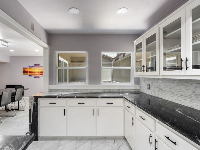 15 Stoney Creek CV, Lakeway, TX 78734
