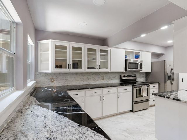 15 Stoney Creek CV, Lakeway, TX 78734