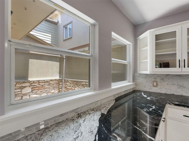 15 Stoney Creek CV, Lakeway, TX 78734
