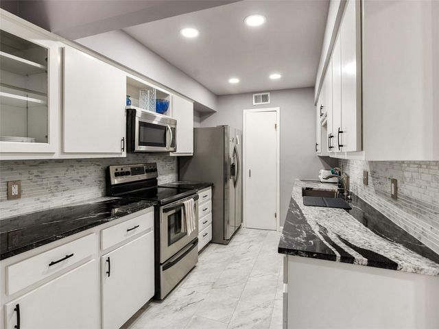 15 Stoney Creek CV, Lakeway, TX 78734