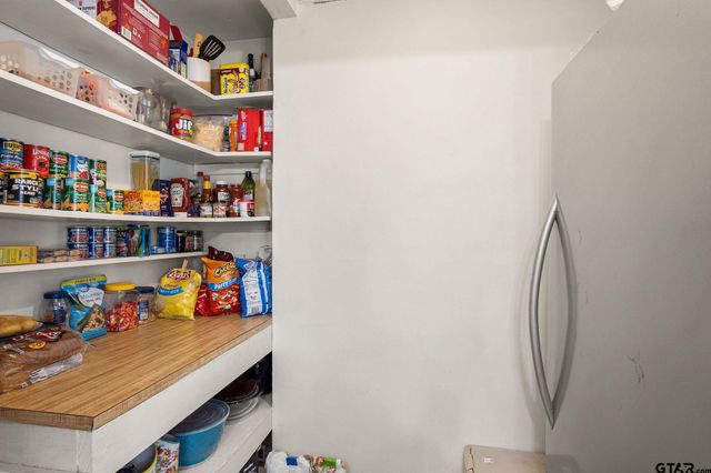 2293 Anderson CR 359, Palestine, TX 75803