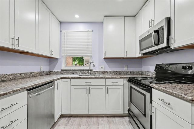 6600 Ridgefield Circle, West Bloomfield, MI 48322