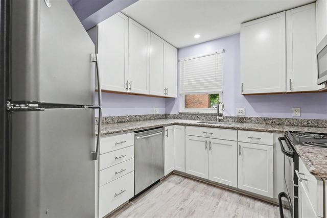 6600 Ridgefield Circle, West Bloomfield, MI 48322