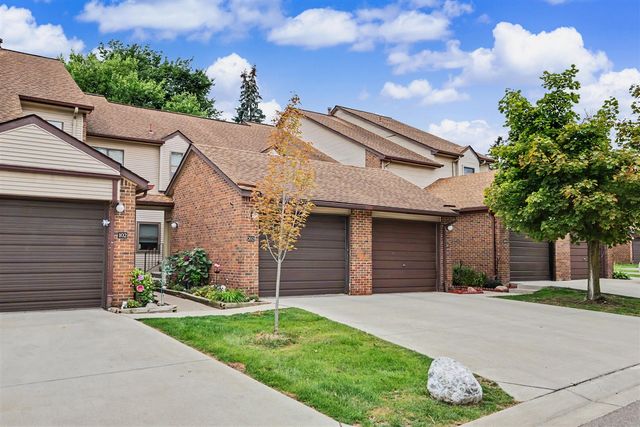 6600 Ridgefield Circle, West Bloomfield, MI 48322