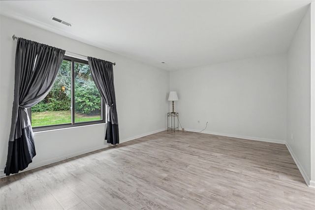 6600 Ridgefield Circle, West Bloomfield, MI 48322