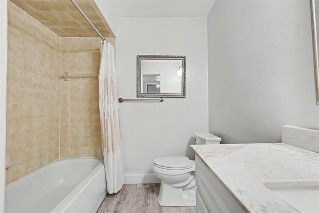 6600 Ridgefield Circle, West Bloomfield, MI 48322